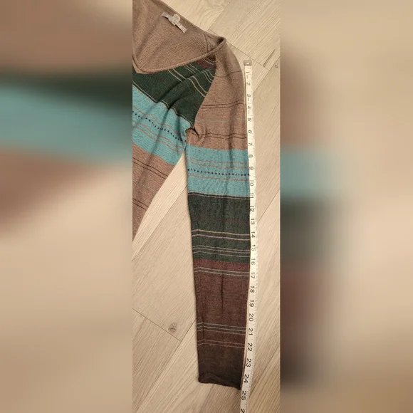 Smartwool Sulawesi Striped Merino Wool Blend Long Sleeve V-Neck Top, Women Small - Picture 6 of 13